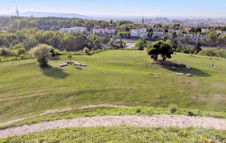 Widok z kopca - panorama i łąki pod Kopcem Kraka