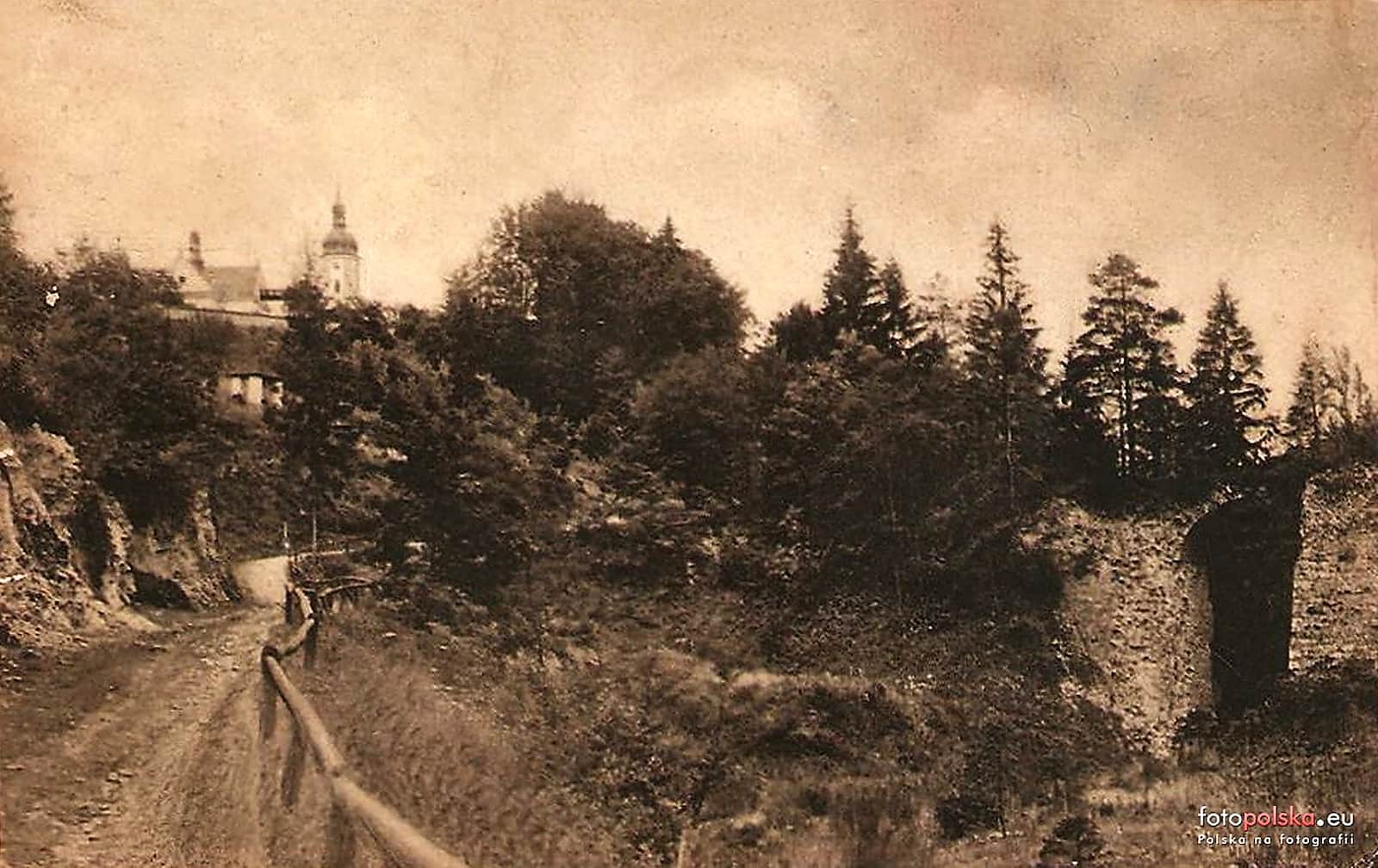 Lata 1900-1910 , Droga do klasztoru w Czernej. Diabelski Most jeszcze z przęsłem.