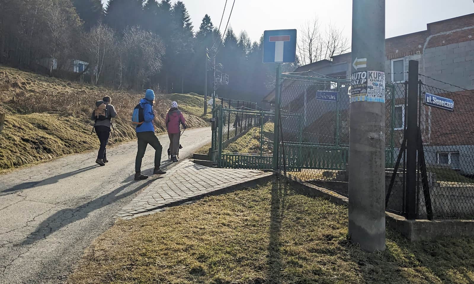 Żółty szlak z Porąbki na Kiczerę -  ul. Świerkowa