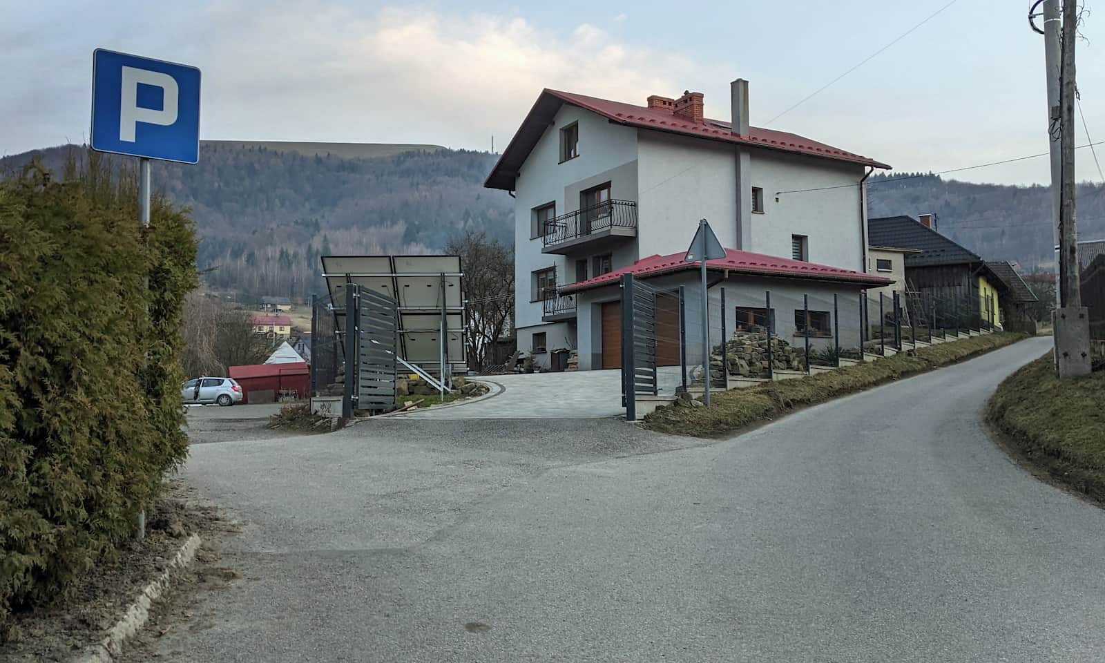 Z Kozubnika na Żar - parking przy szkole, ul. Kozubnicka