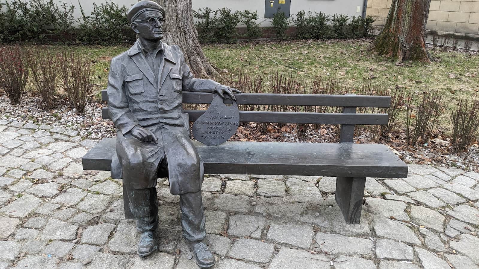 Ławeczka Kazimierza Wyki - pomnik upamiętniający pochodzącego z tego miasta eseistę, historyka i krytyka literatury