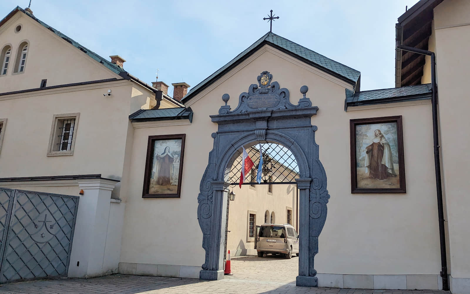 Klasztor karmelitów bosych w Czernej