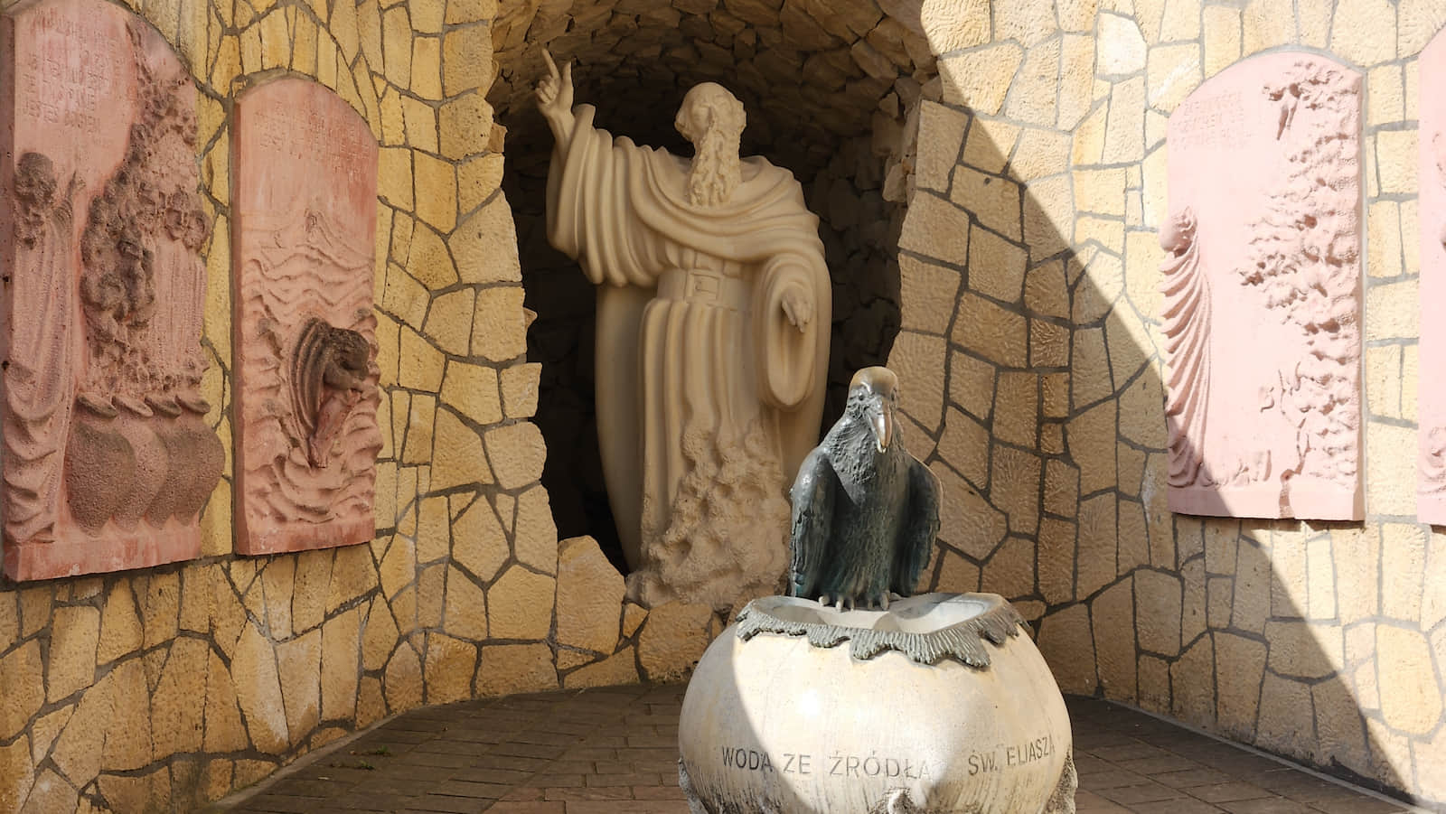 Grota proroka Eliasza, klasztor karmelitów bosych w Czernej