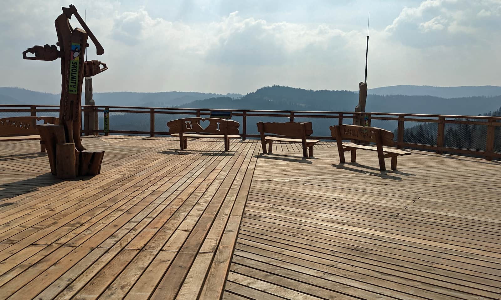 Skolnity - rozległy taras widokowy na szczycie nowej wieży