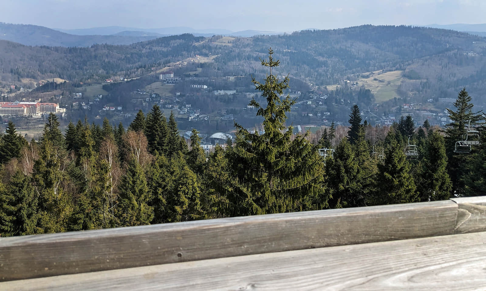 Skolnity - widok z poziomu górnej stacji na dolinę Wisły