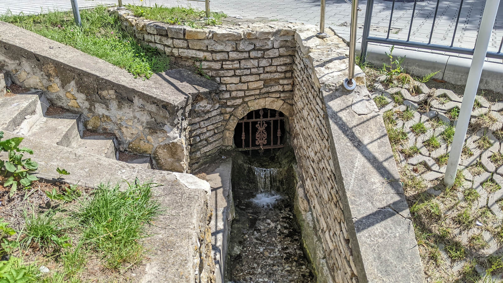 Źródło rzeki Warty w Kromołowie