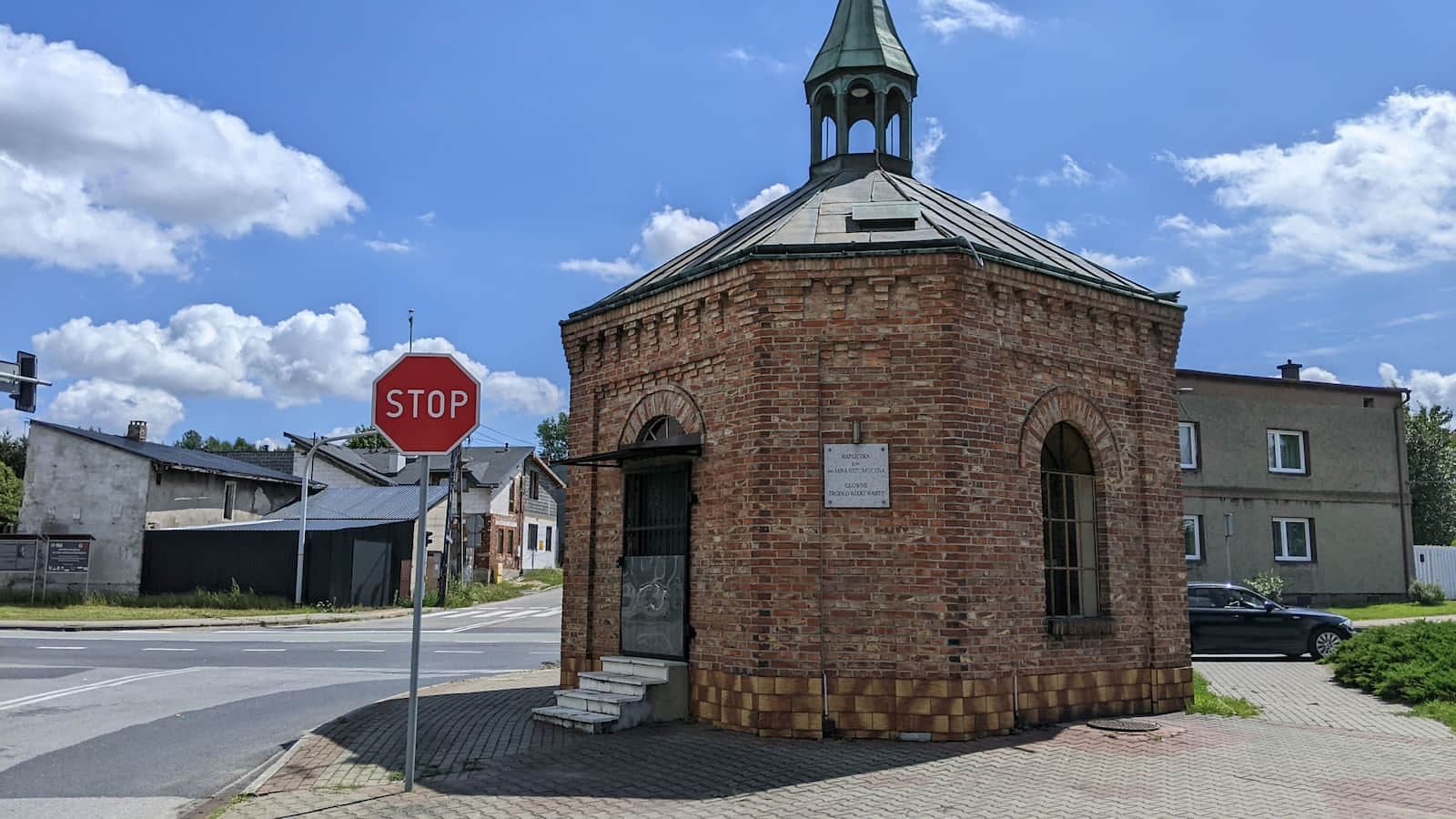 Kapliczka św. Jana Nepomucena nad źródłem Warty w Kromołowie
