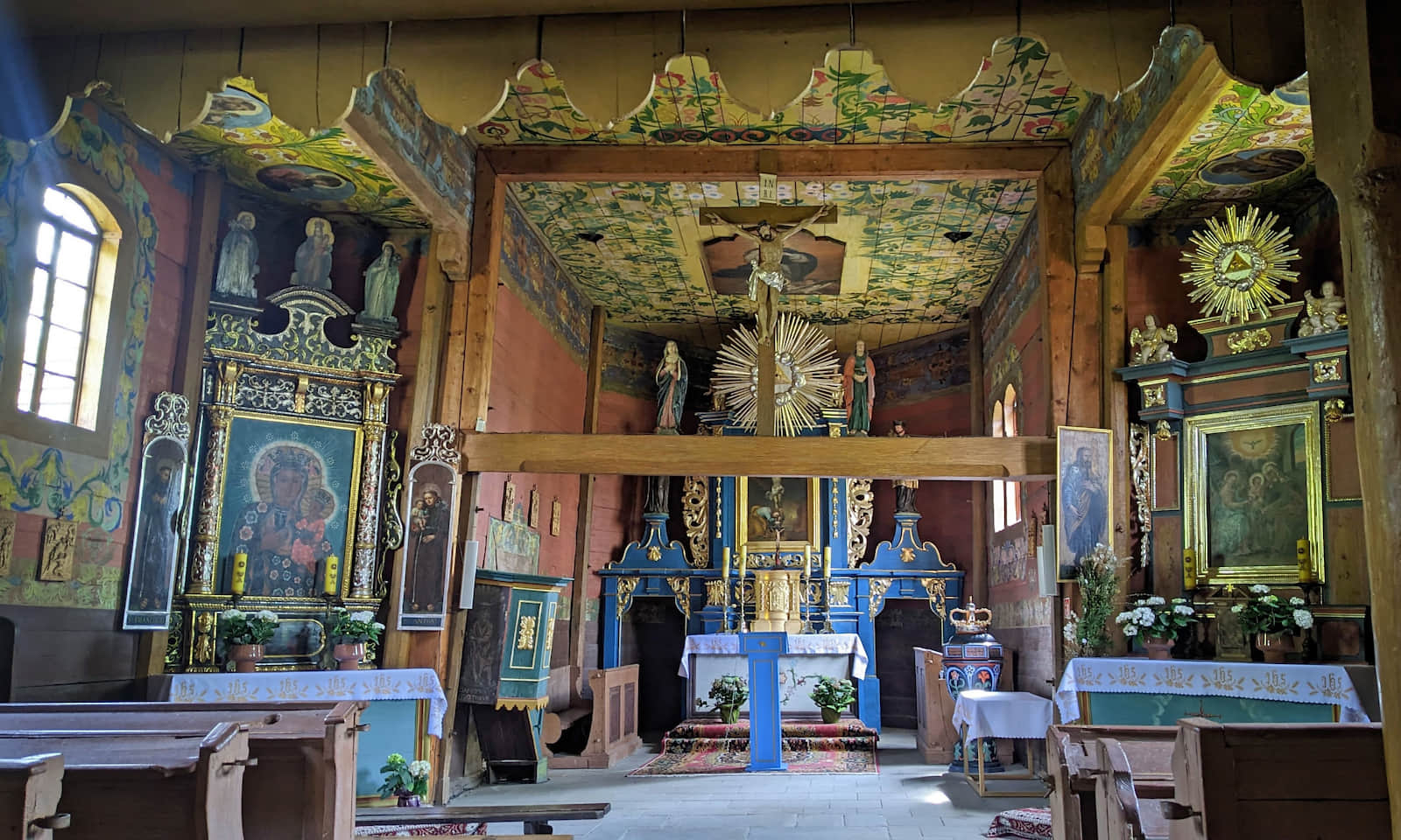 Skansen w Wygiełzowie - wnętrze kościoła z Ryczowa