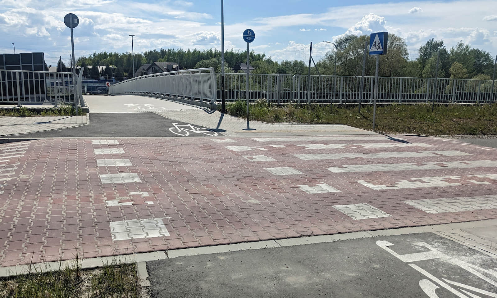 Kładka rowerowa nad obwodnicą Krakowa od strony północnej - czerwony szlak Kraków - Ojców, maj 2026 r.