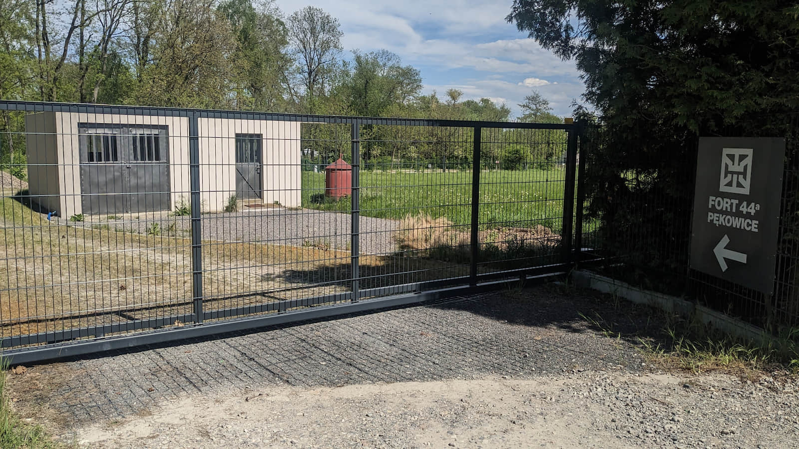 Fort 44 Pękowice - przy czerwonym szlaku Kraków - Ojców