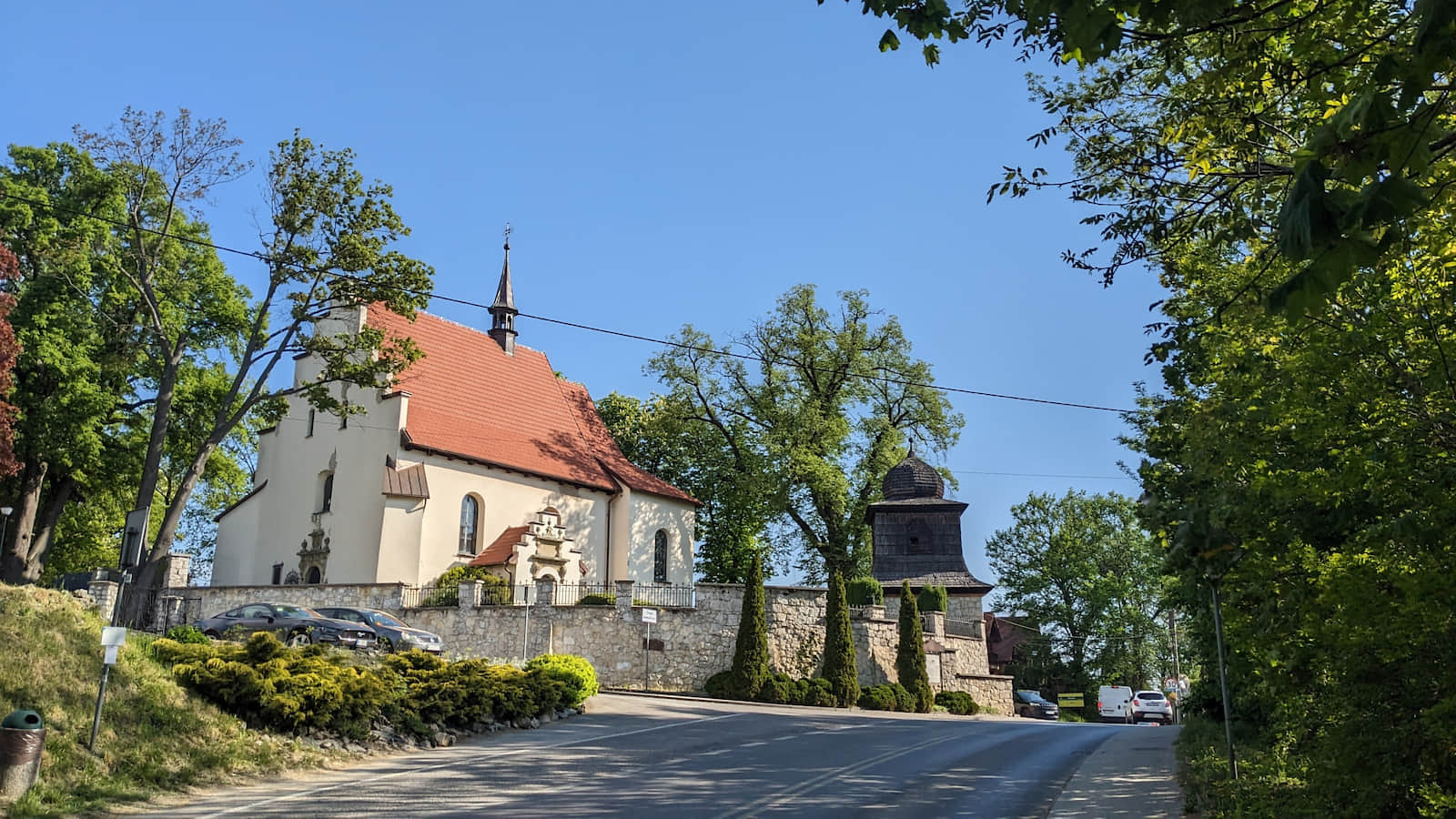Zabytkowy kościół w Giebułtowie