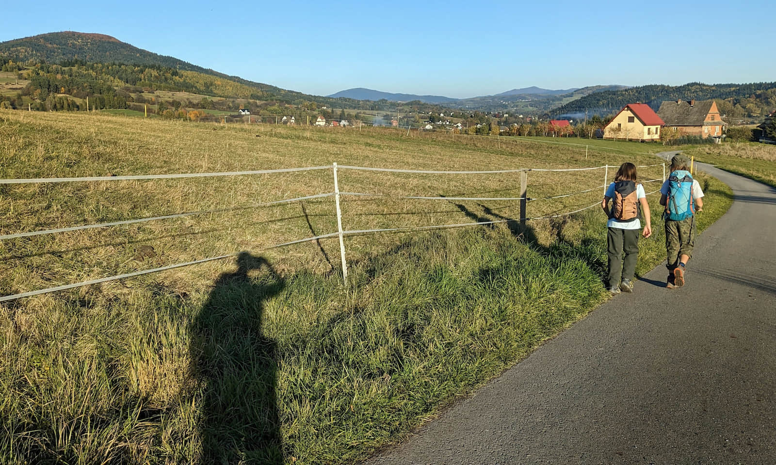 Czerwony szlak z Rabki-Zdrój na Zbójecką Górę - widok na wschód