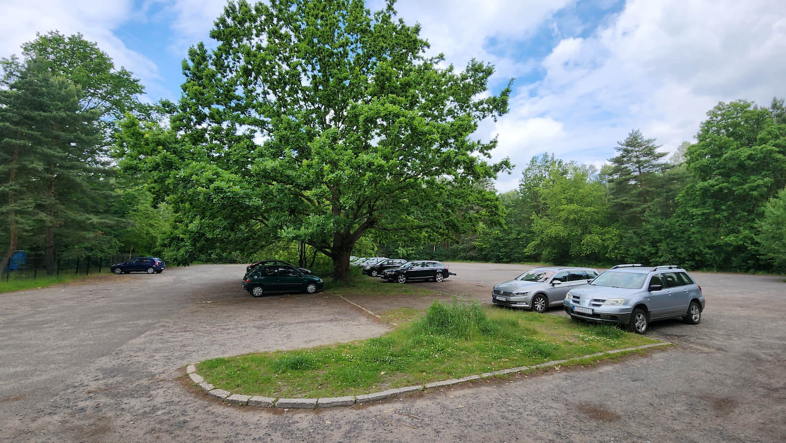 Parking w pobliżu Plaży Północnej (pusty bo przed sezonem!) 