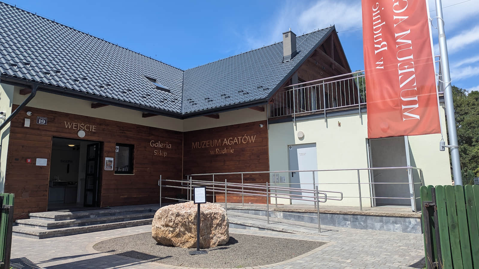 Muzeum Agatów w Rudnie znajdujące się nieopodal Zamku Tenczyn