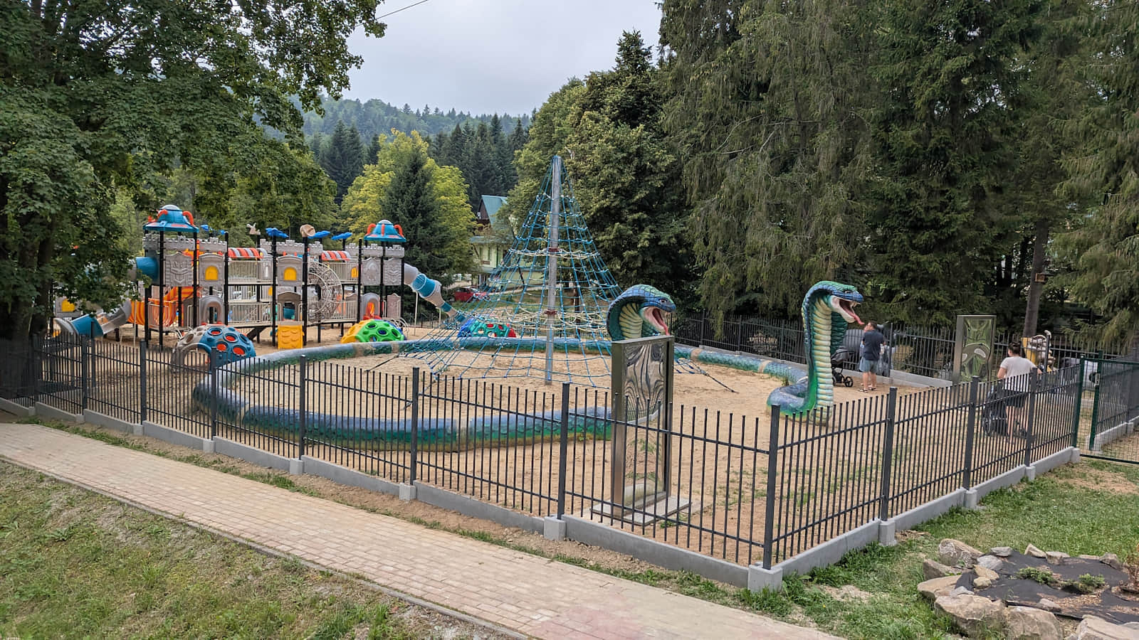 Wysowa Zdrój - ciekawy plac zabaw przy ośrodku Zacisze