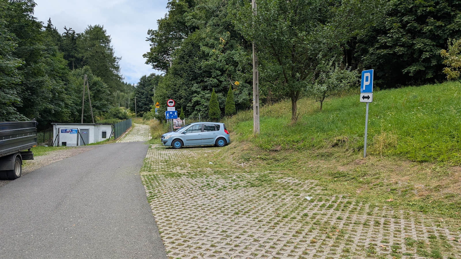 Parking pod Przełęczą Kozią