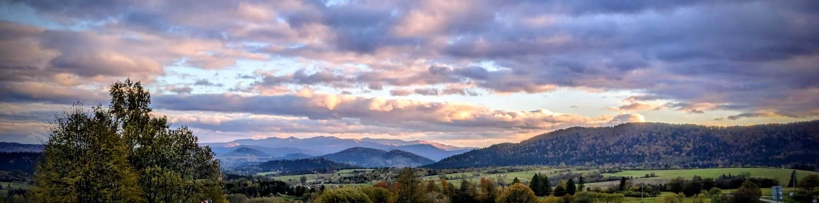 Panorama z punktu widokowego nad Lutowiskami 