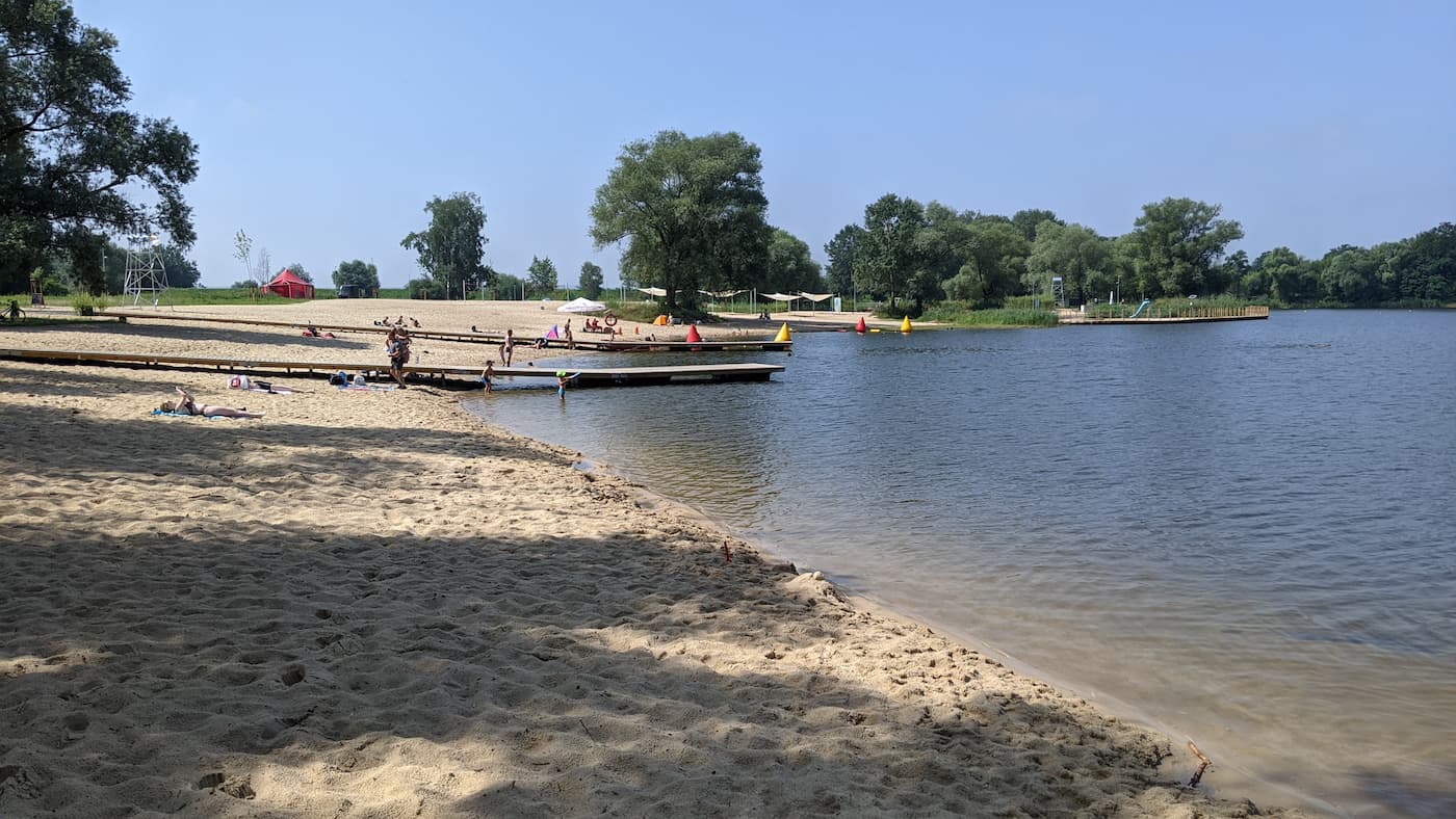 Przylasek Rusiecki - plaża w godzinach porannych