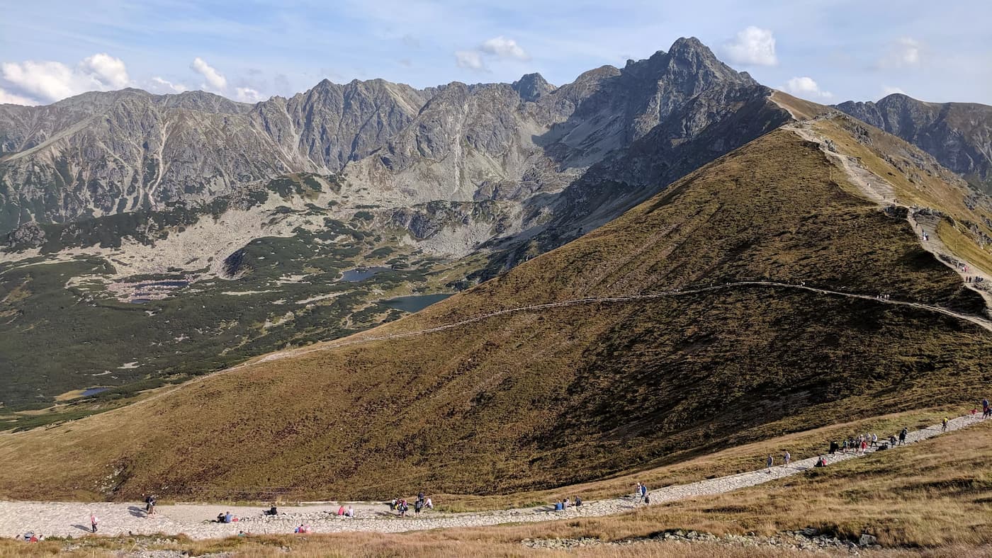 Red trail along the ridge of Suche Czuby