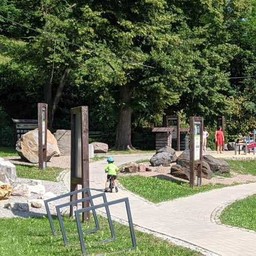 Dolina Pstrąga - park w miejscowości Dubie