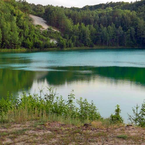 Turquoise Lake and Sandy Mountain in Wapnica