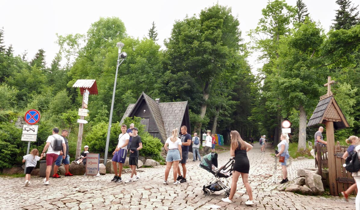 Entrance to the road to Śnieżka near the Wang Temple