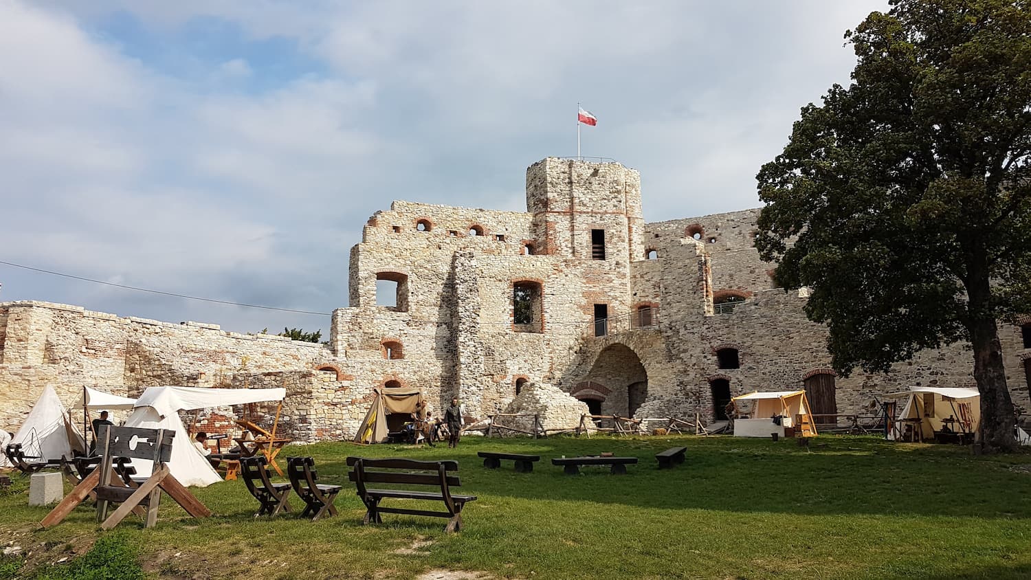 Zamek Tenczyn w Rudnie - dziedziniec