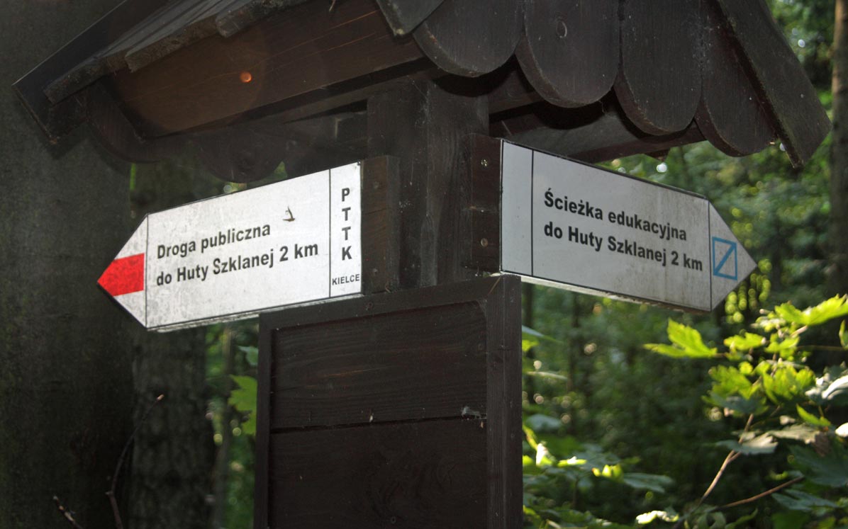 Czerwony szlak z Huty Szklanej na Święty Krzyż