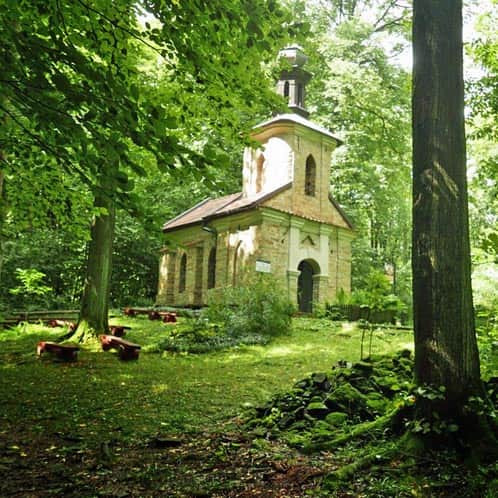 Kaplica Konfederatów - wejście na górę Jasień 