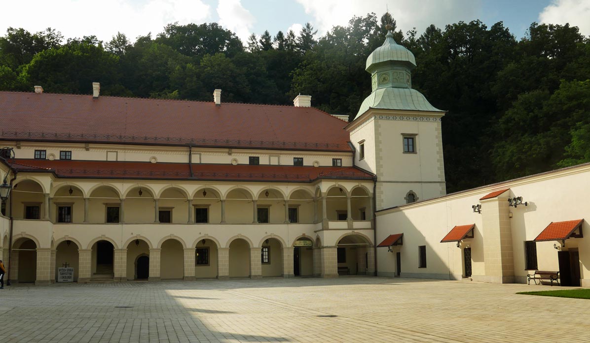 Zamek Suski - dziedziniec arkadowy, Sucha Beskidzka