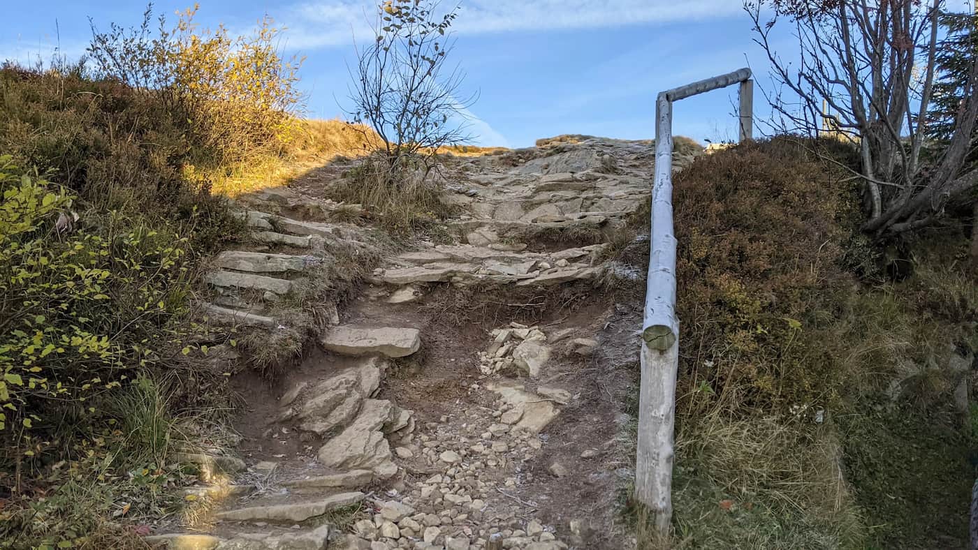 Wielka Racza - podejście od schroniska na szczyt (strome kamienie)
