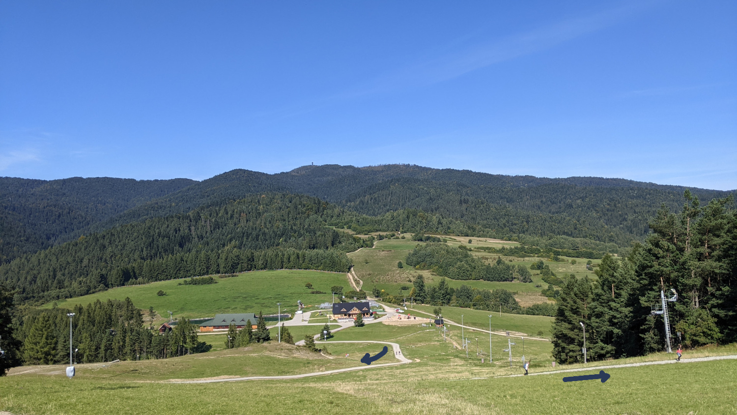 Góra Wdżar - ascent to the summit, Koliba Inn in the foreground, Lubań in the background
