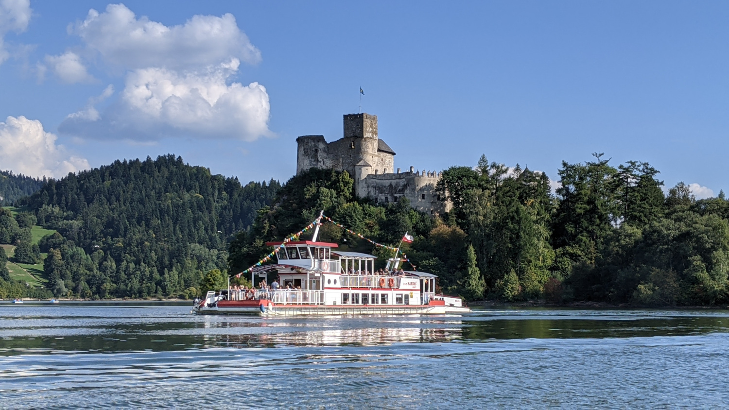Zamek w Niedzicy i przeprawa promowa