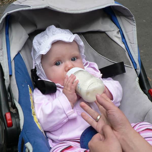 Produkty dla dzieci i niemowląt - mleko modyfikowane i krem z filtrem