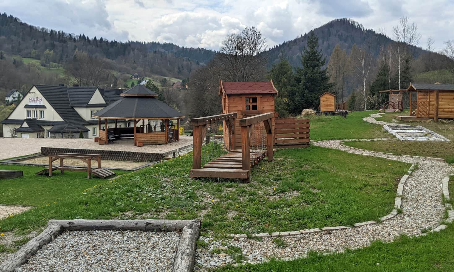 Pieniny Museum in Szlachtowa. Garden and craftsmen's houses