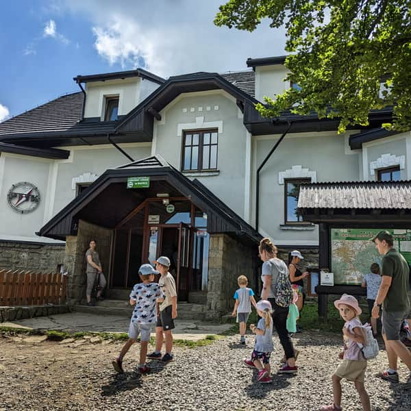 Magurka Wilkowicka - shelter, trails to the peak