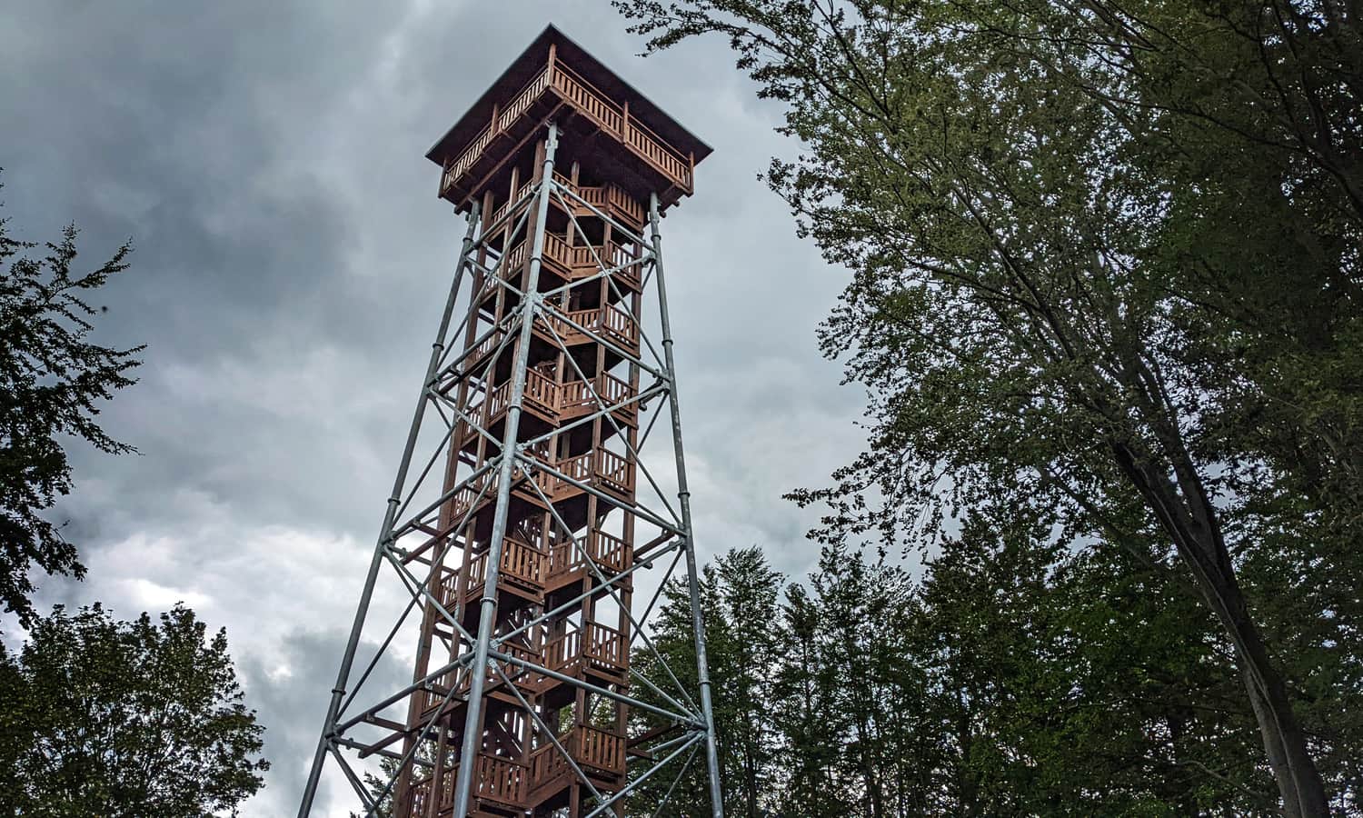 Muczne, viewing tower on Jeleniowatym