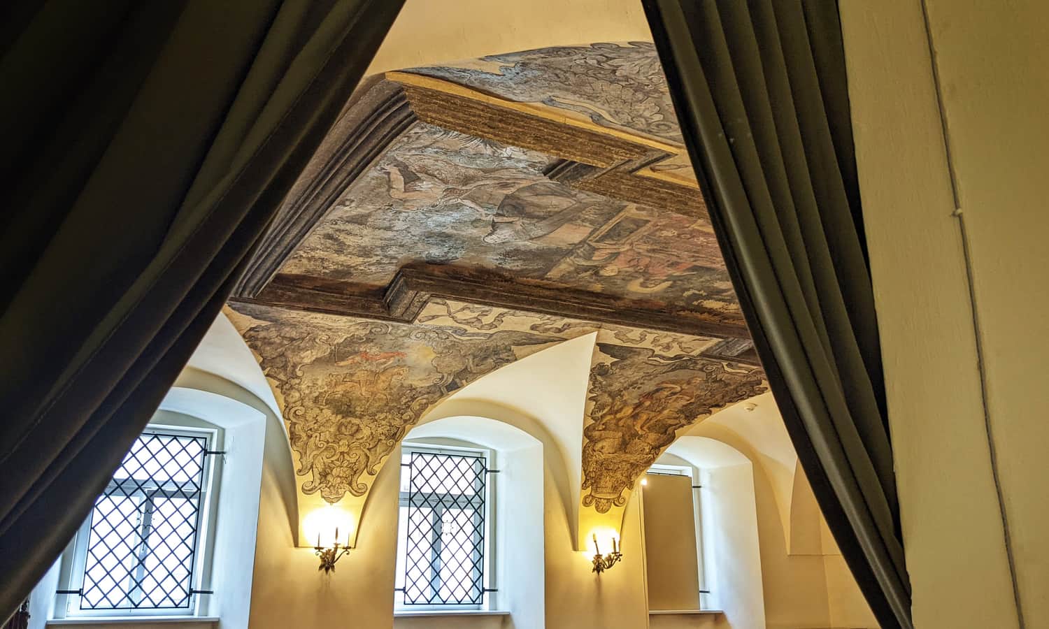 Muzeum w Rzeszowie - polichromie na parterze