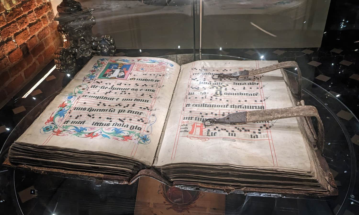 Muzeum Dominikanów w Krakowie. Czy wiecie, że te kwadraty to średniowieczny zapis nutowy?