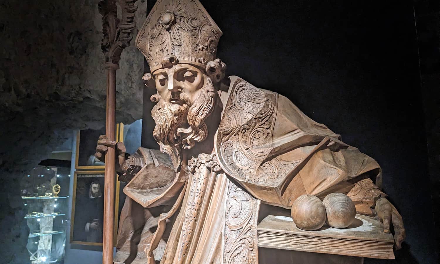 Where did the third ball go? Statue of St. Nicholas, Dominican Museum in Krakow