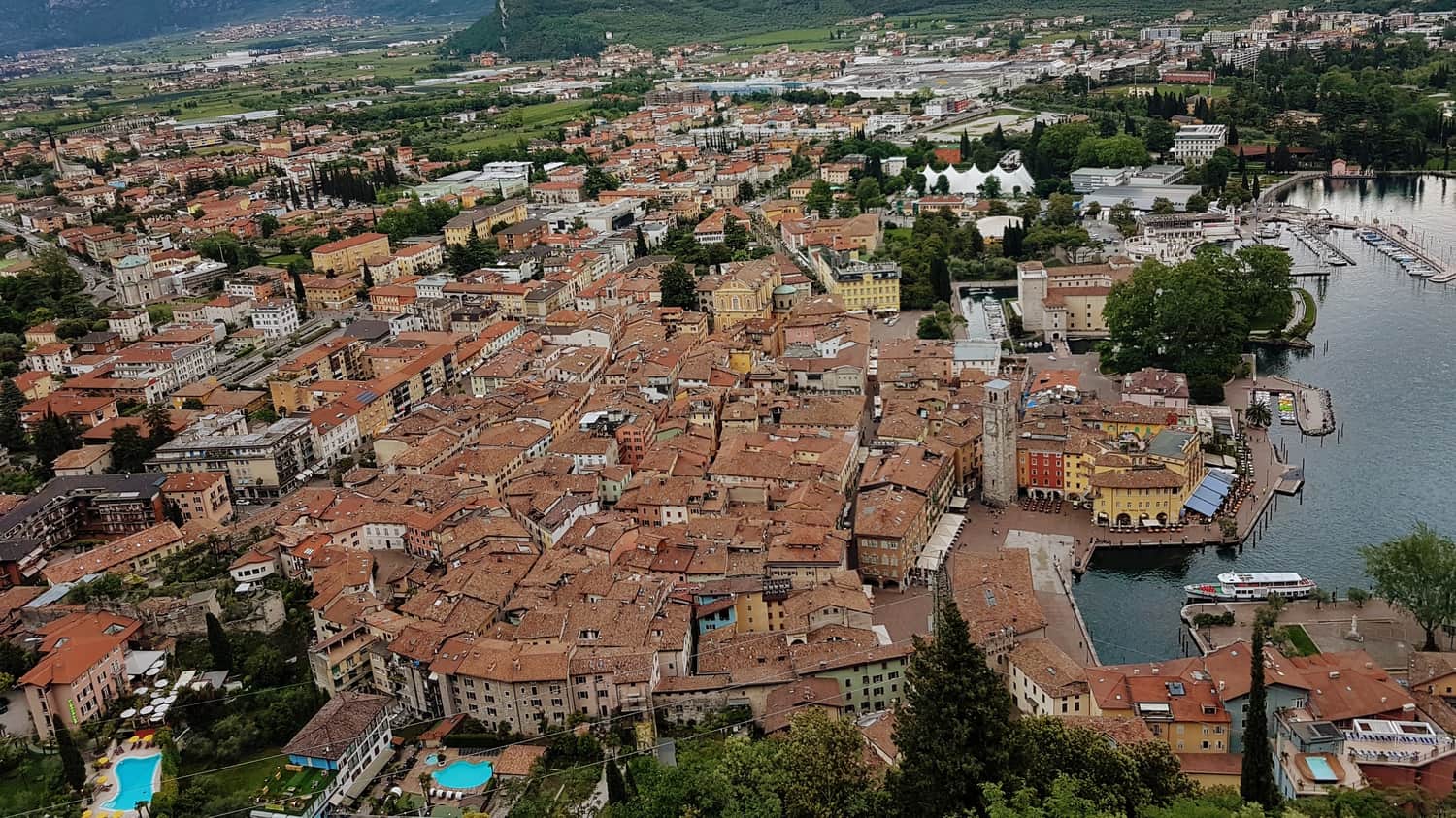 Widok na miasteczko Riva del Garda z bastionu
