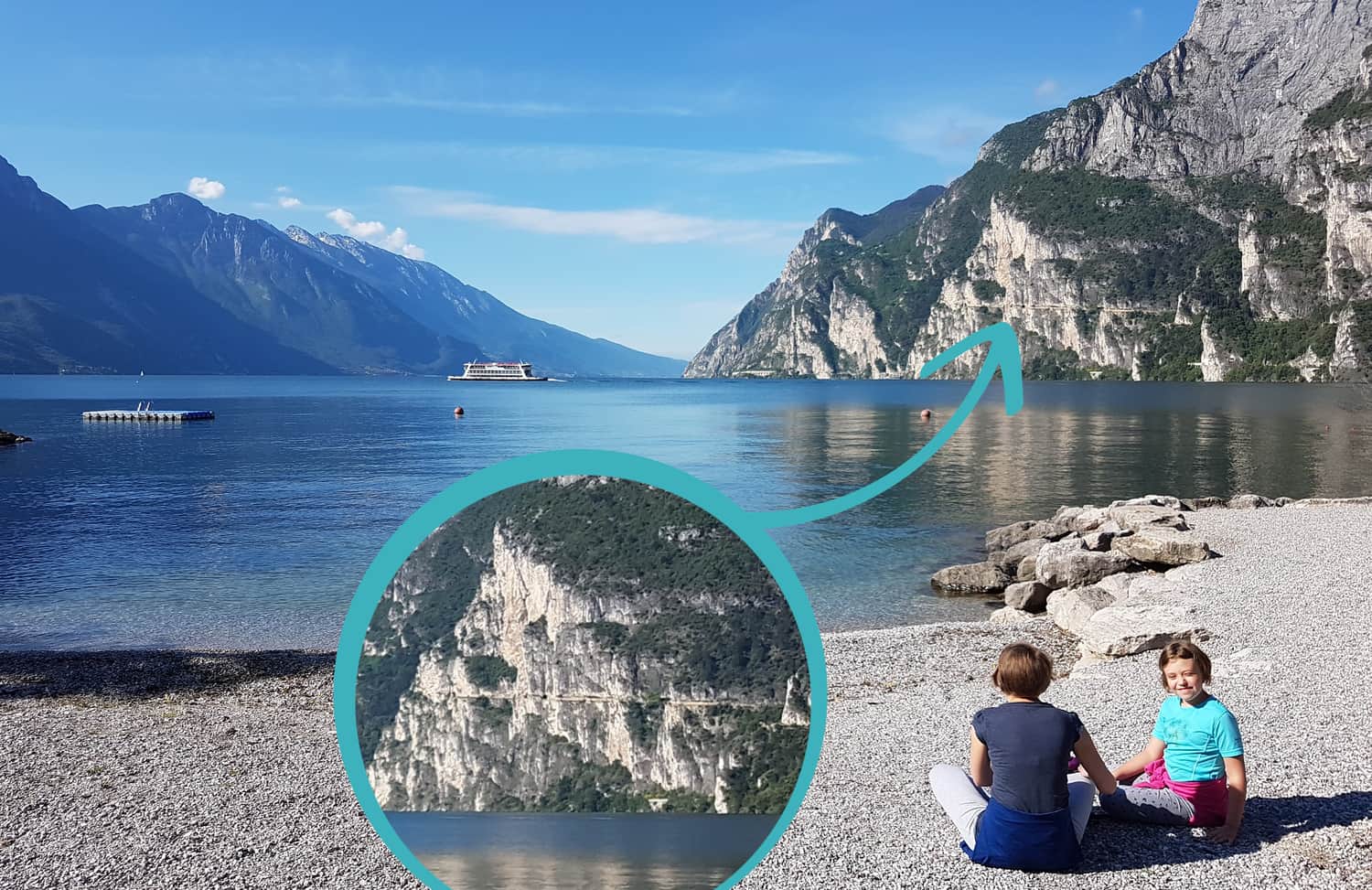 Widok szlaki Via del Ponale z plaży w Torbole