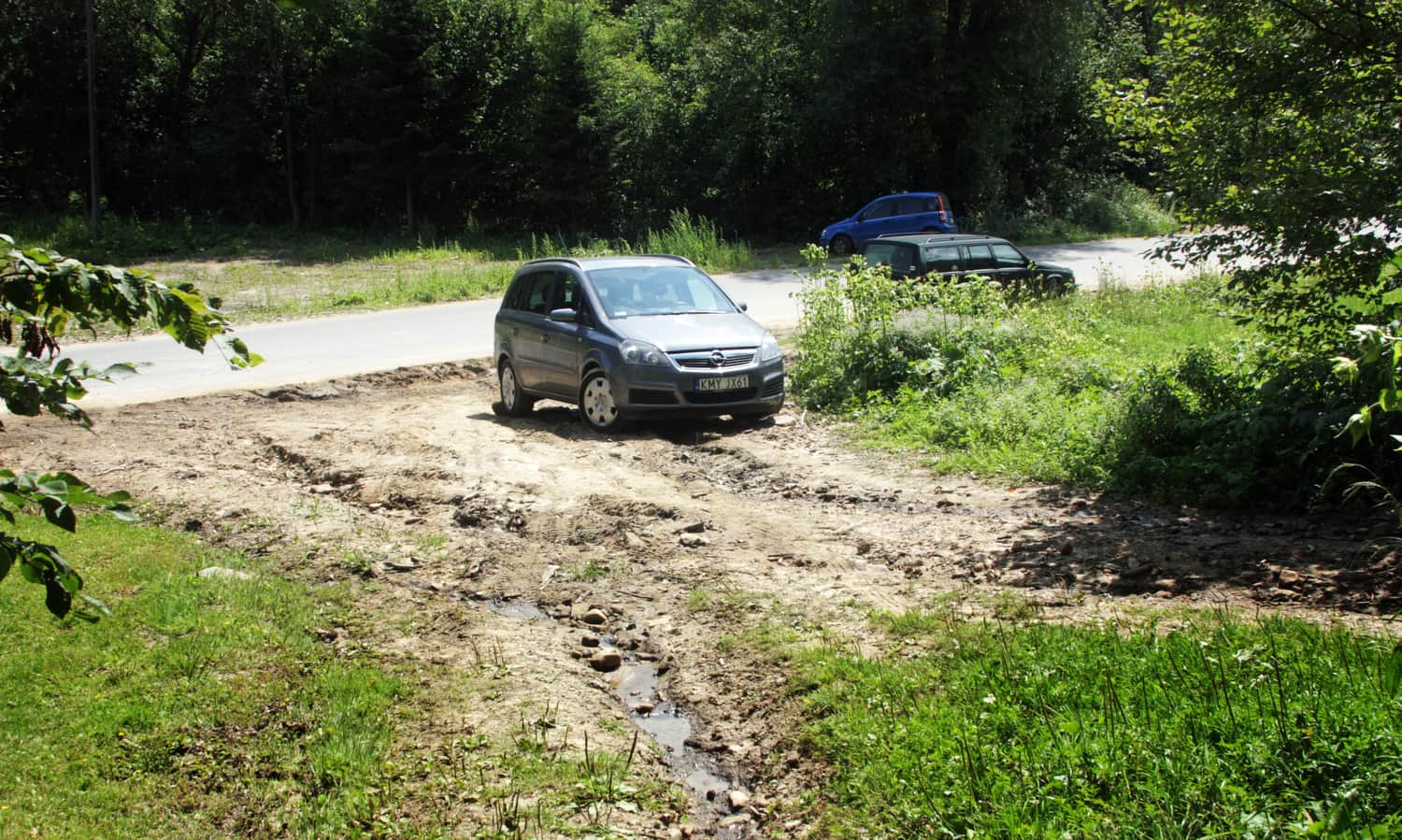 Parking przy czarnym szlaku na Grodzisko