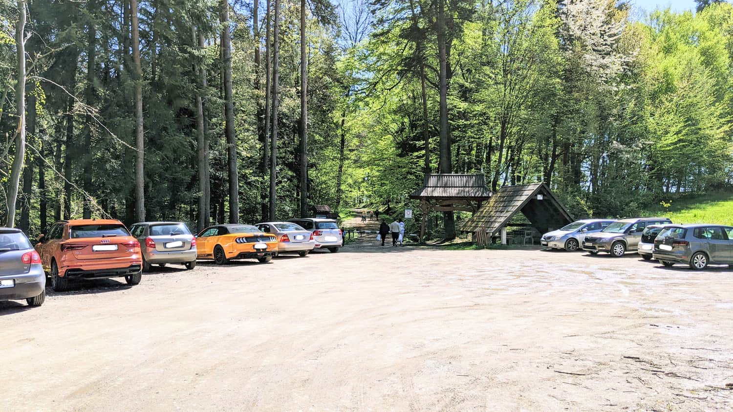 Parking przy wejściu na ścieżkę 