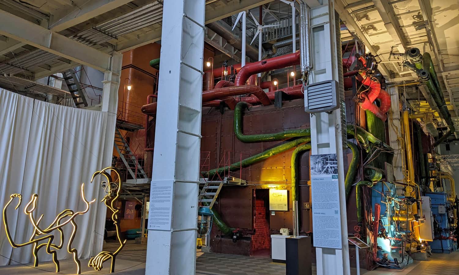 Muzeum Energetyki i Techniki w Wilnie - wnętrze elektrowni (i elementy sztuki współczesnej!)