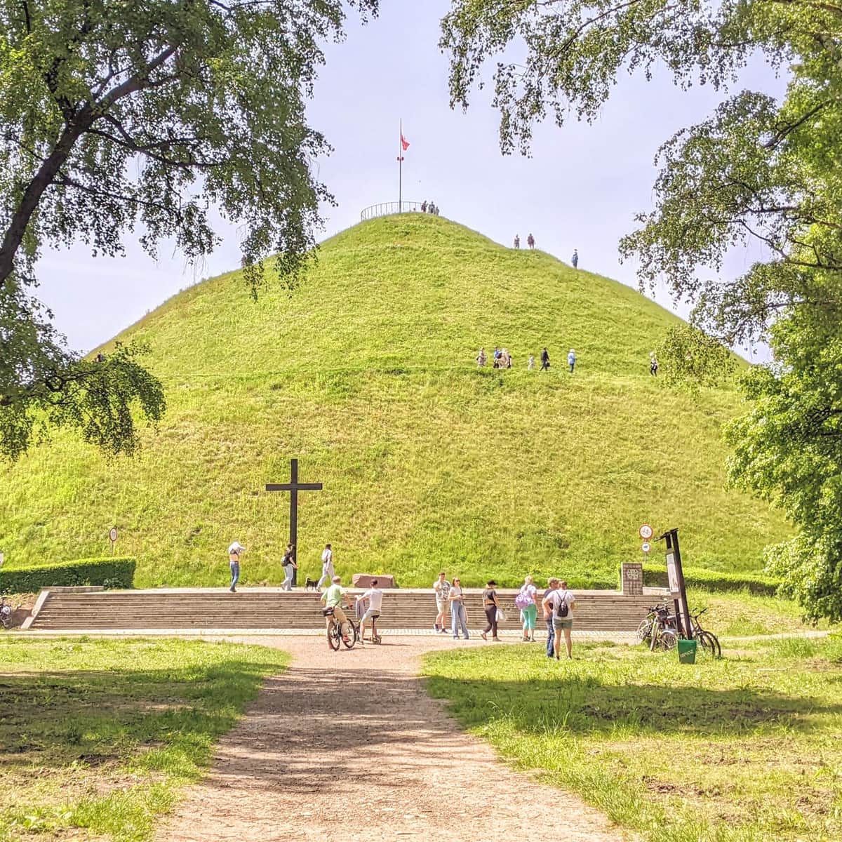Kopiec Piłsudskiego w Lesie Wolskim