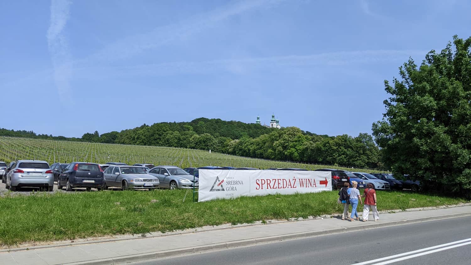 Parking Na Bielanach przy winnicy Srebrna Góra