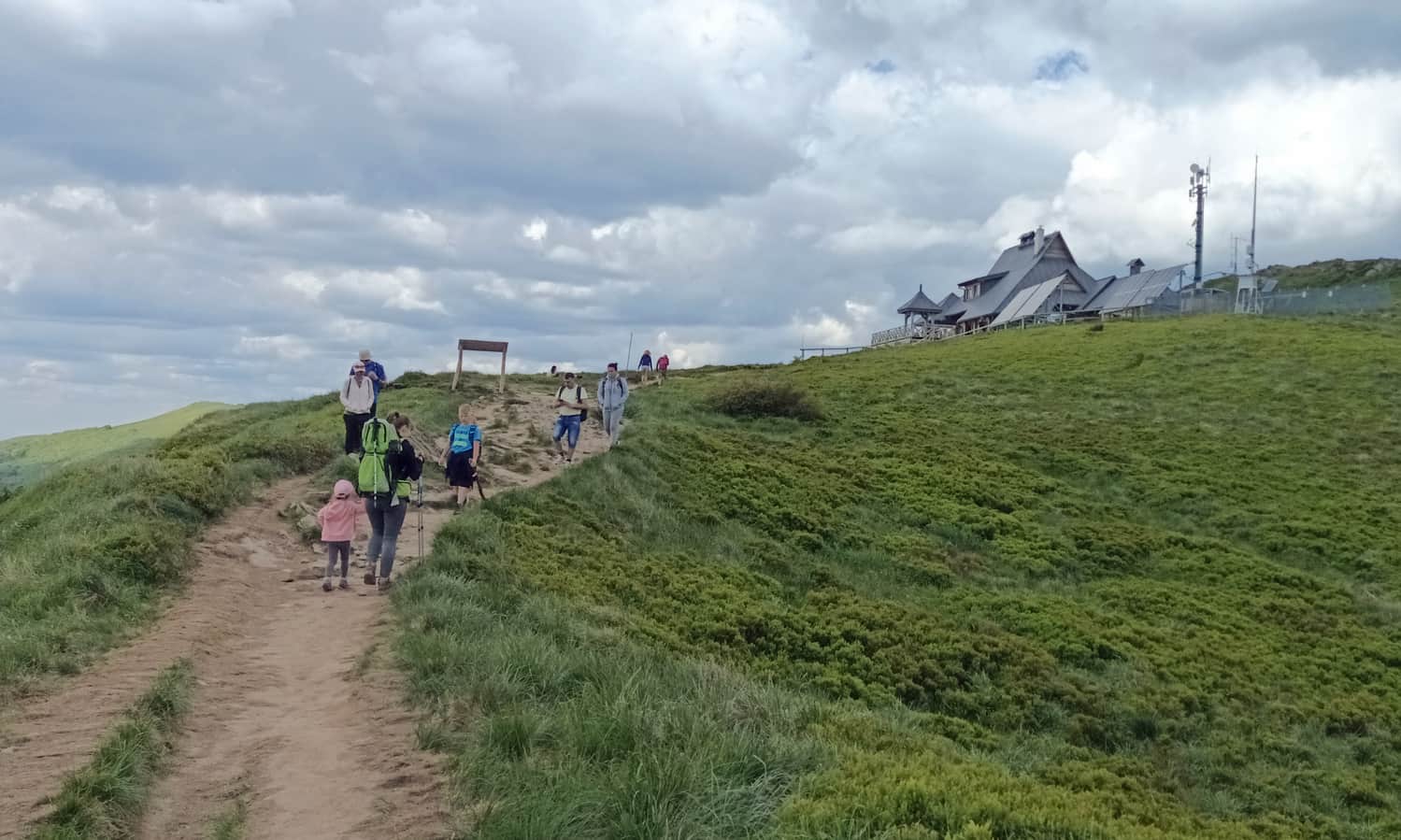 Czerwony szlak na Połoninę Wetlińską z Brzegów Górnych, fot. K. Baran