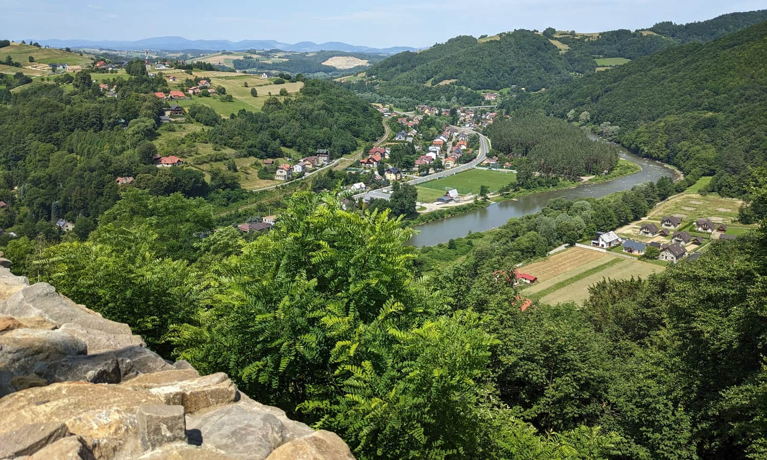 Castle in Rytrze: View to the northwest