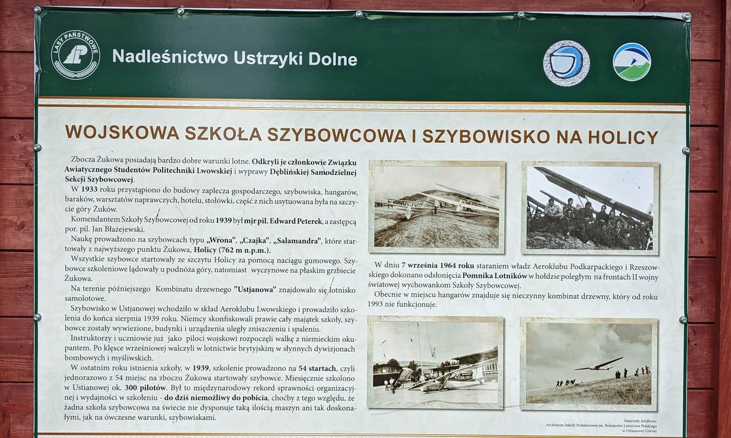 Tablica informacyjna przy ruinach szybowiska